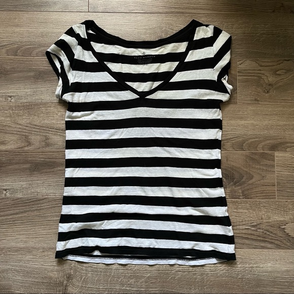 [🔥2 for $30 🔥] Club Monaco Black & White Striped V-Neck Tee. Women’s size S. - Picture 4 of 8